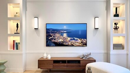 Fotografia del soggiorno di un appartamento nel Principato di Monaco, luce naturale e vista reale, senza alcuna modifica con l'intelligenza artificiale