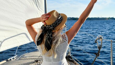 Superyachts amarrés à Port Hercule pendant le Monaco Yacht Show 2026 à Monaco