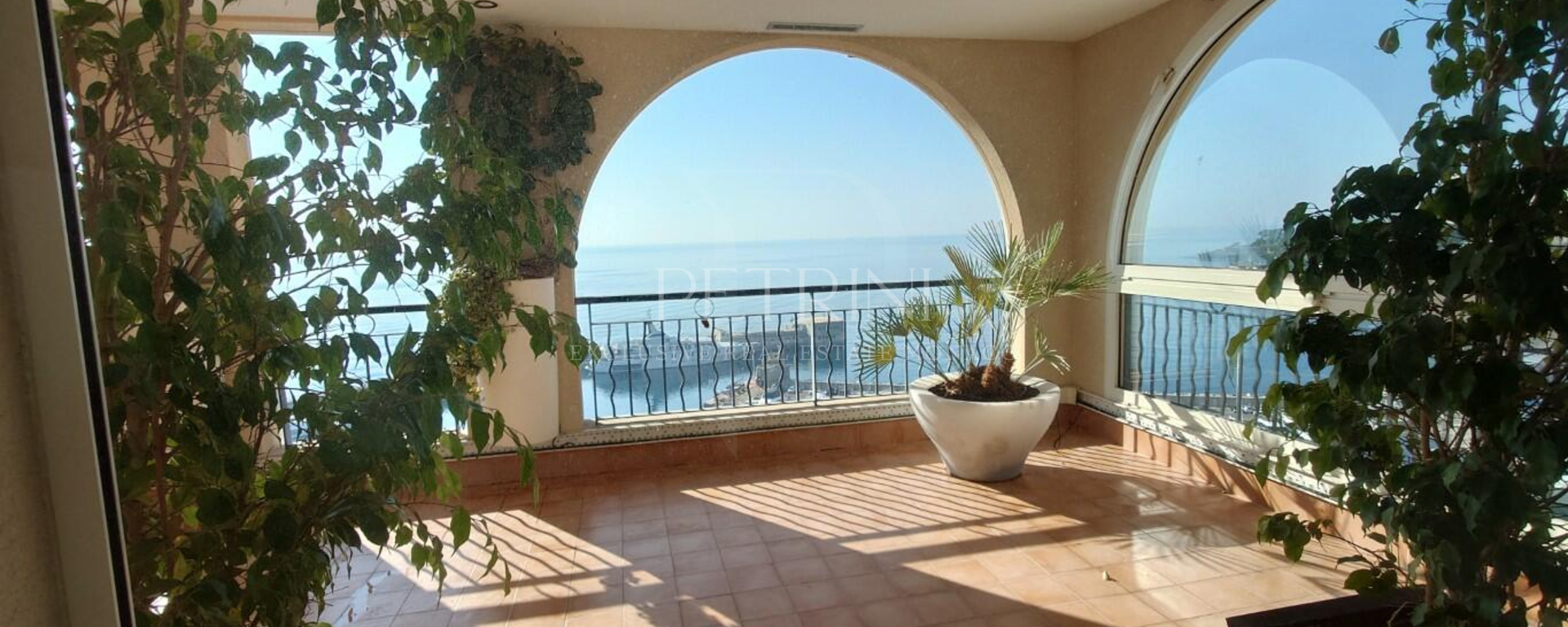 terrasse sejour vue moyen 002 