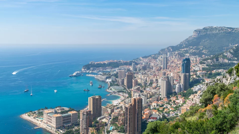 Entdecken Sie die nächstgelegene Stadt zu Monaco